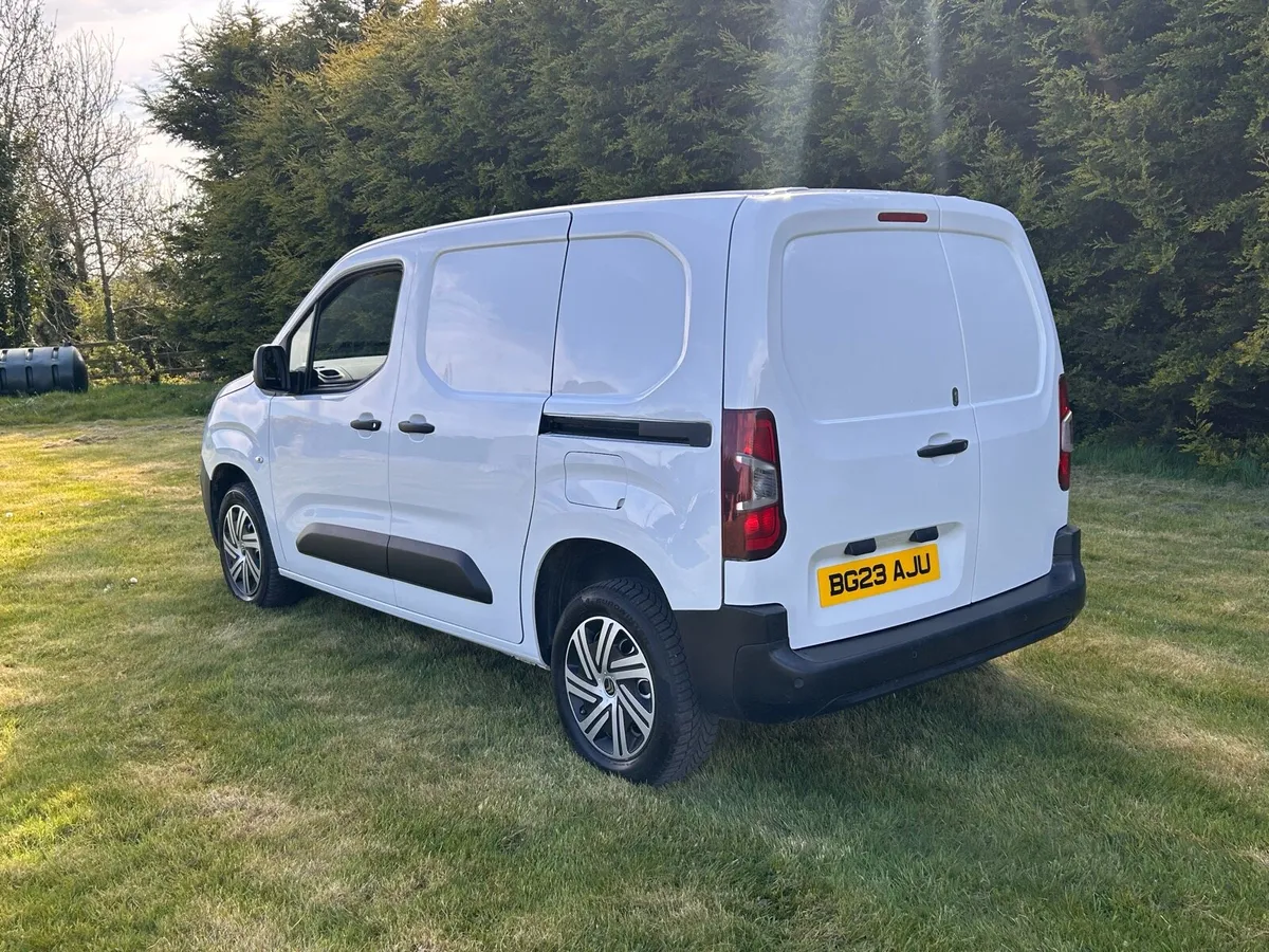Citreon Berlingo 2023 29k miles NO VAT - Image 2