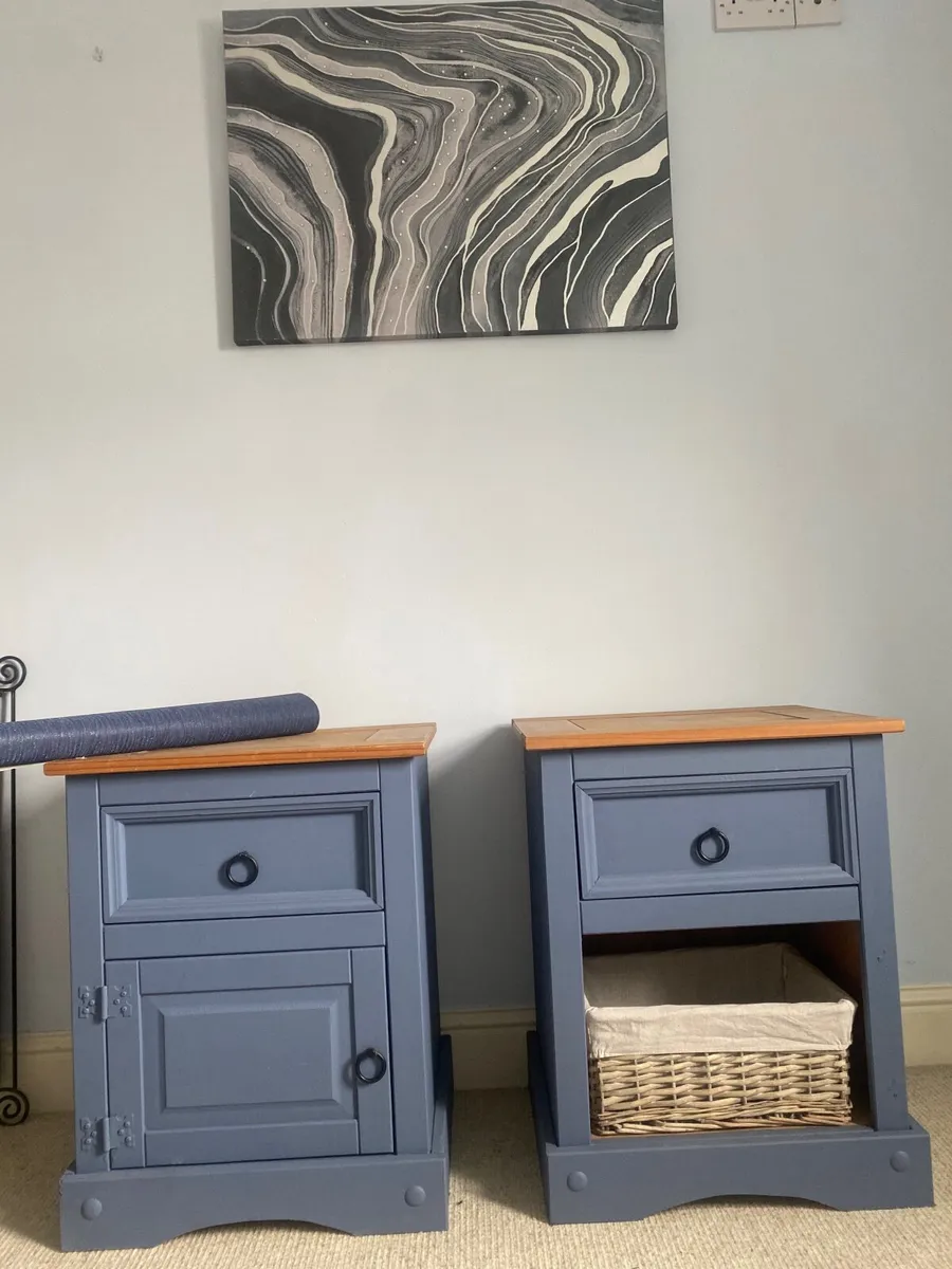 Bedside lockers