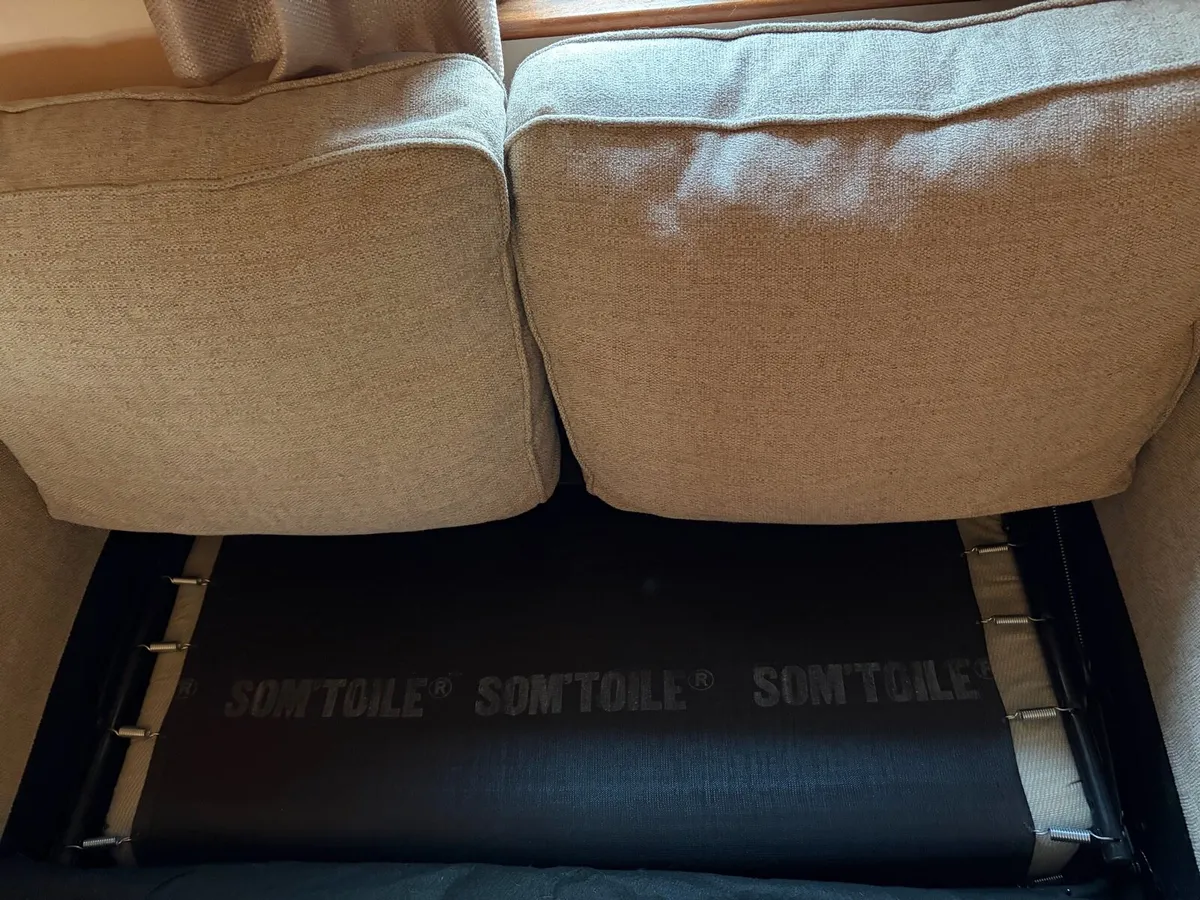 2 seater pull out couch - Image 3
