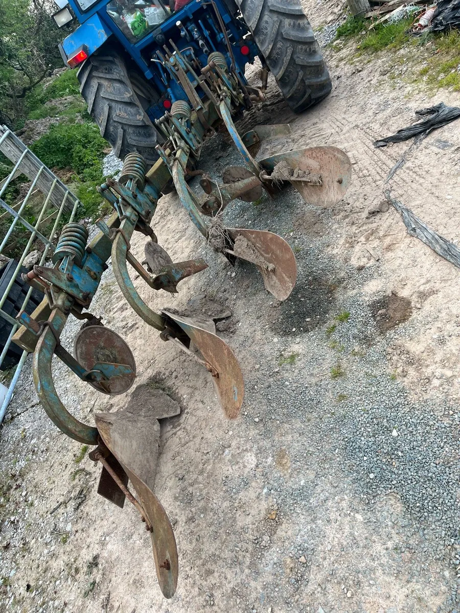 Plough topper fert spreader - Image 1