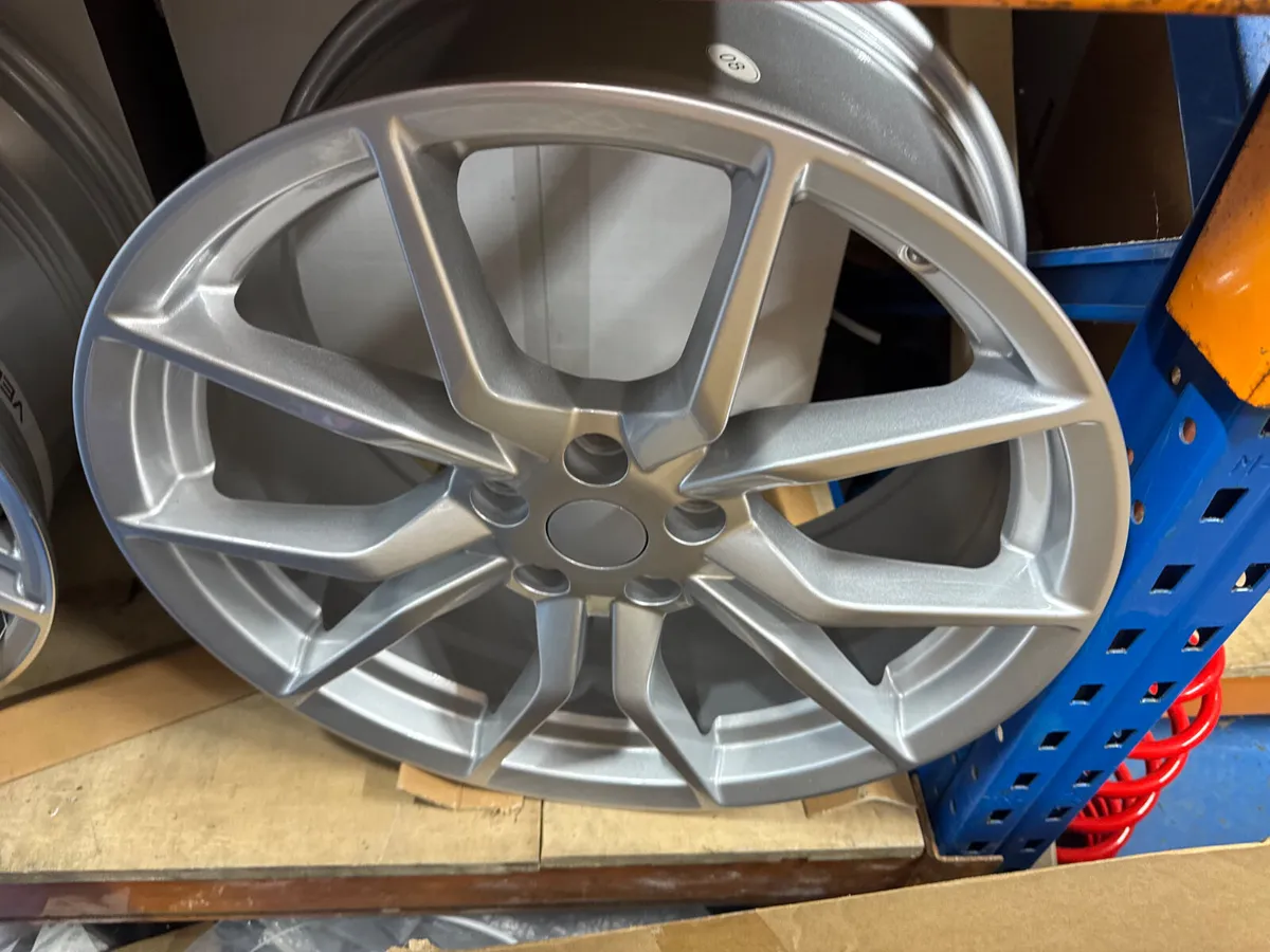 18” silver 5x108 alloys & tyres