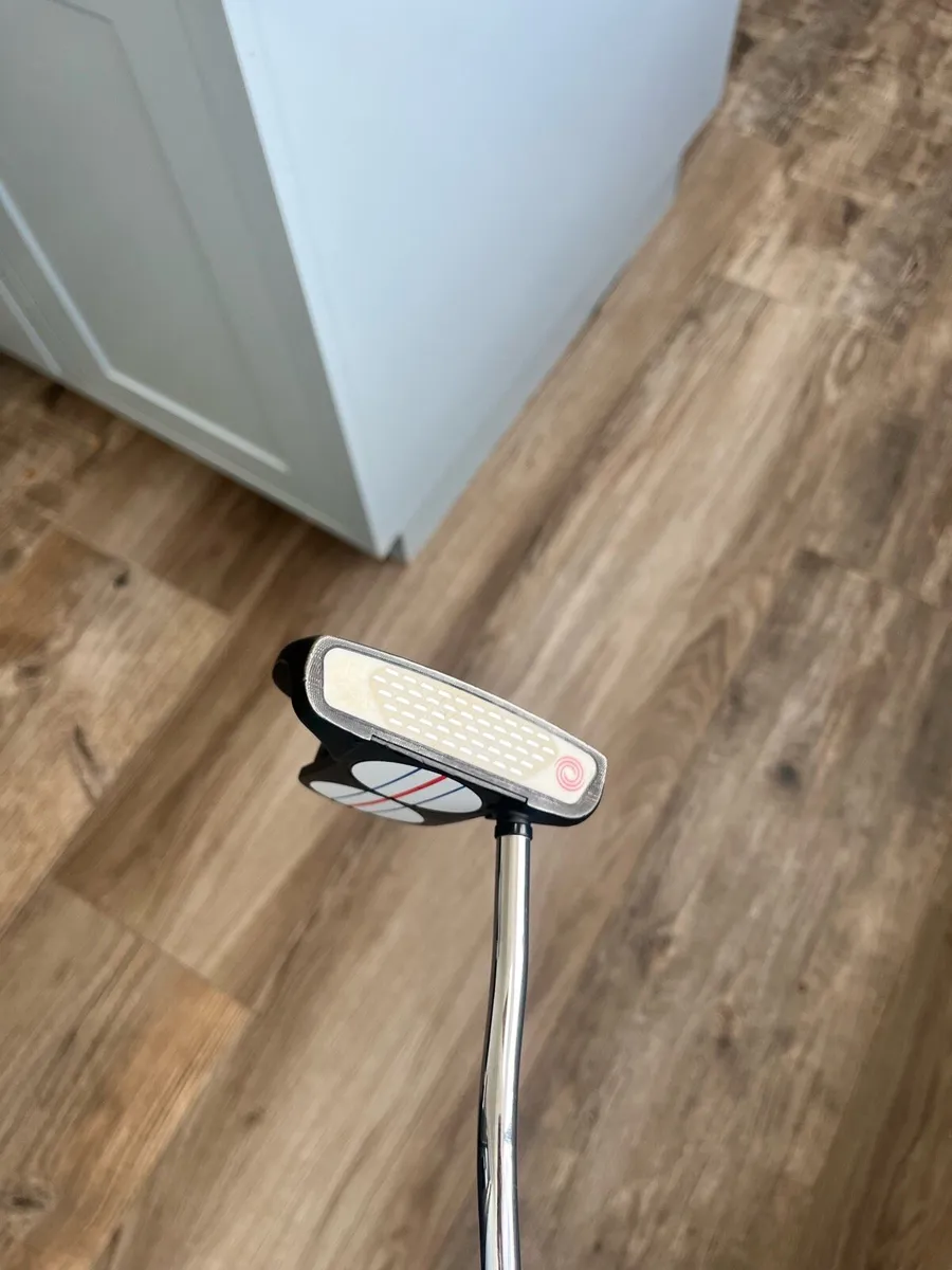 Odyssey Triple track 2 ball LAB putter - Image 3
