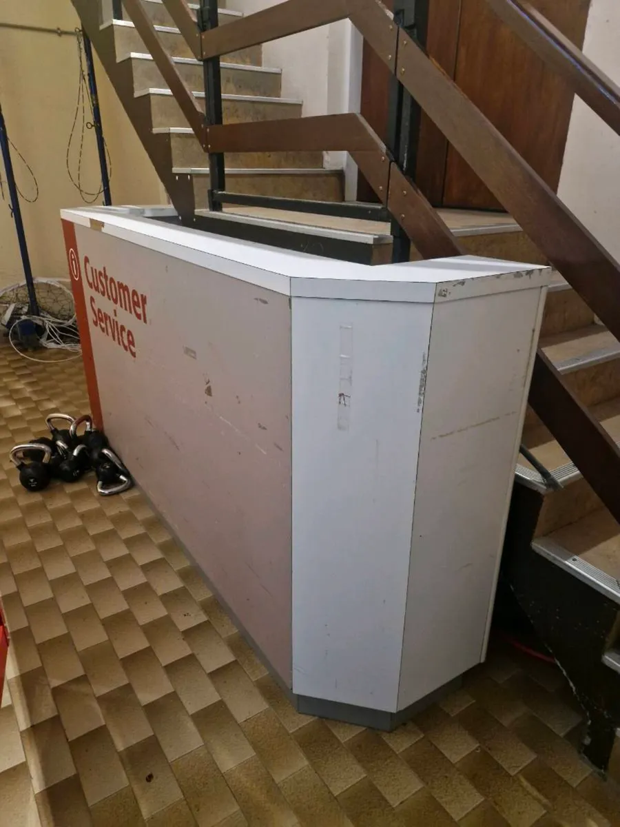 Reception desk/counter - Image 1