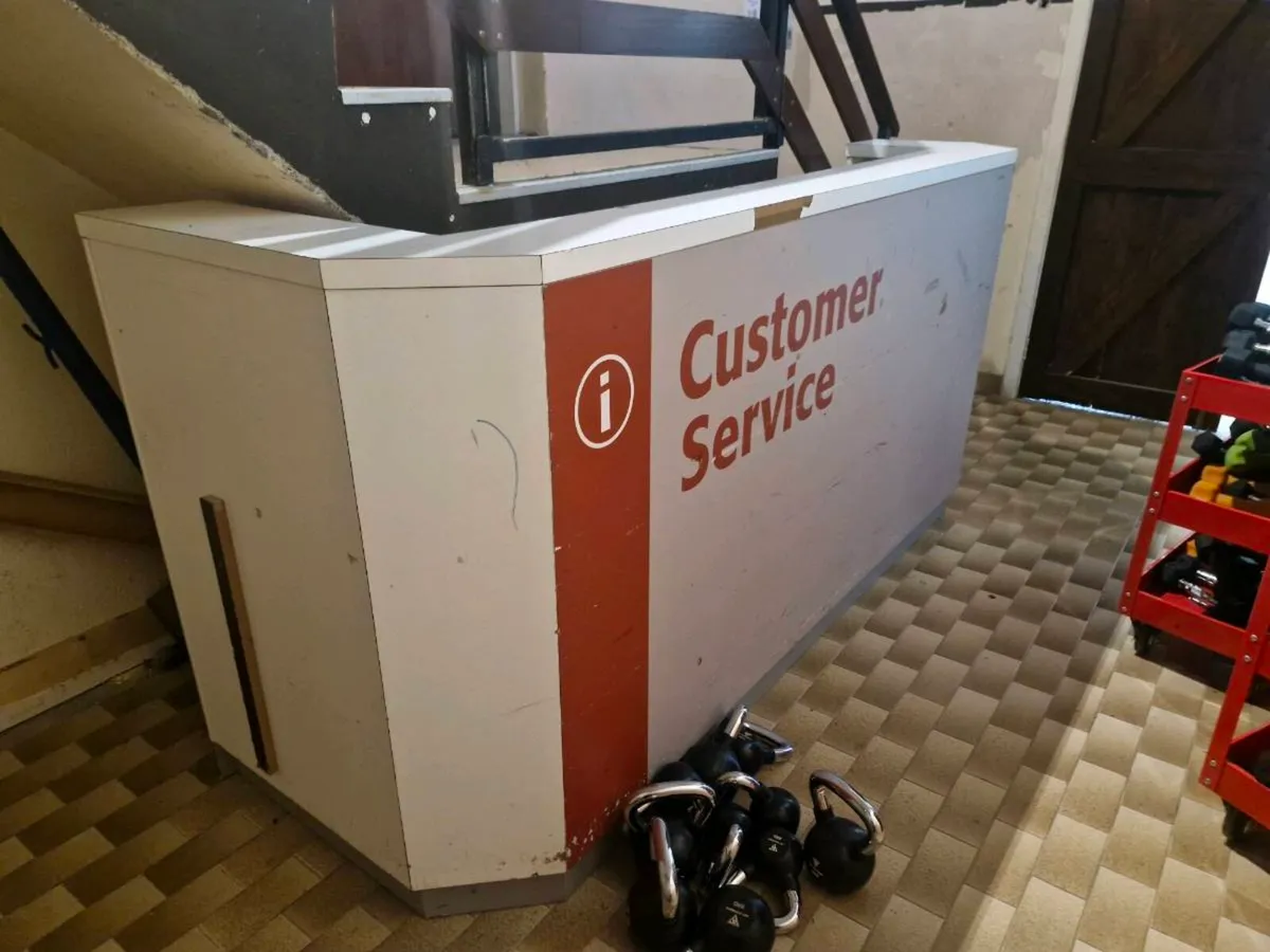 Reception desk/counter - Image 4