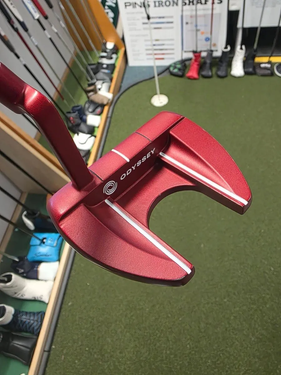 Odyssey Oworks V-Line Fang Putter - Image 3