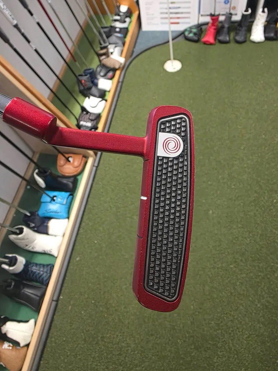 Odyssey Oworks V-Line Fang Putter - Image 4