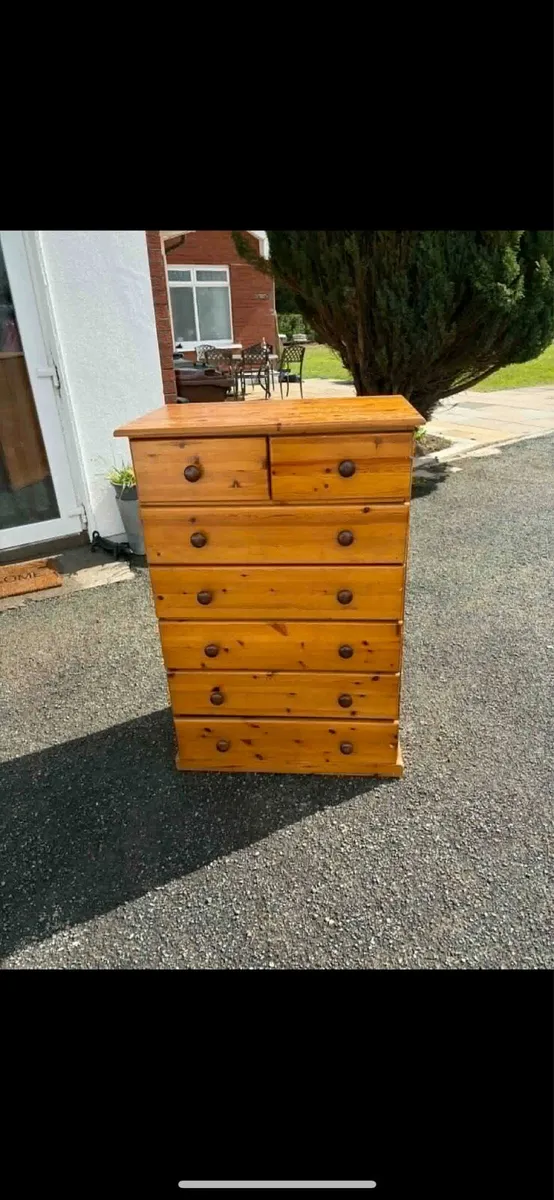 Pine chest of drawers - Image 1
