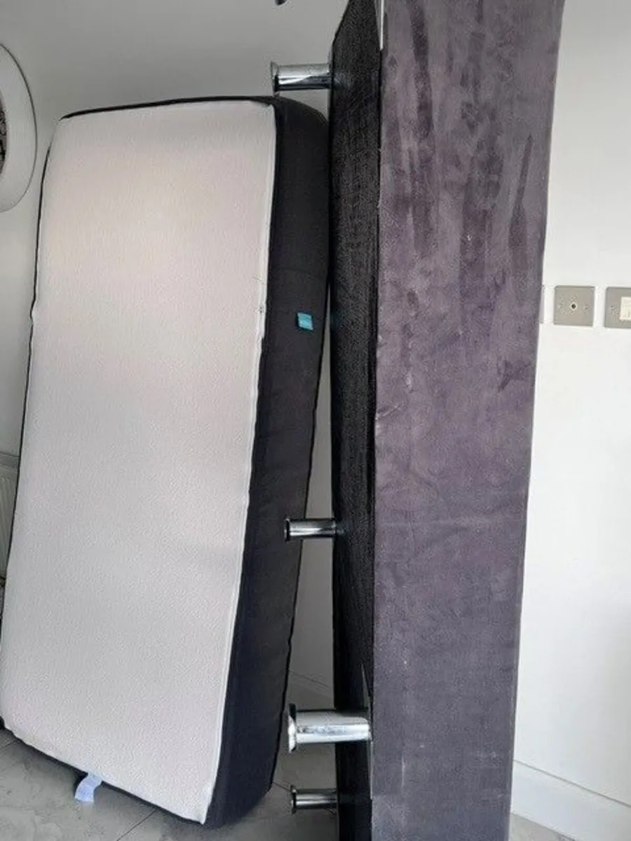Single Hugge Foam bed and base - Image 1