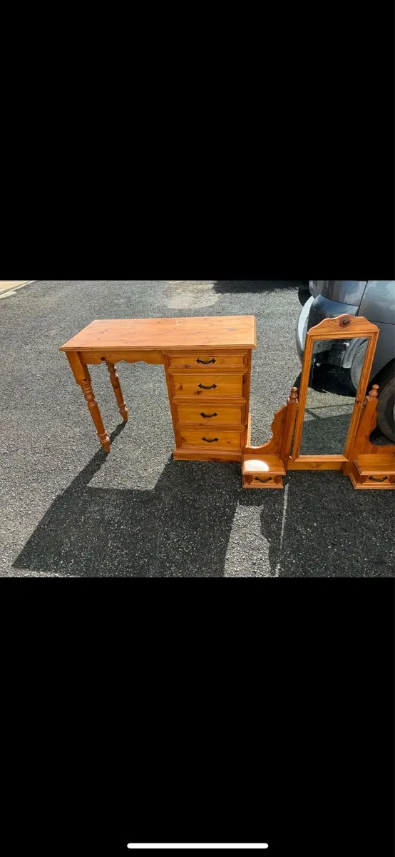 Full pine bedroom furniture set €700 - Image 3