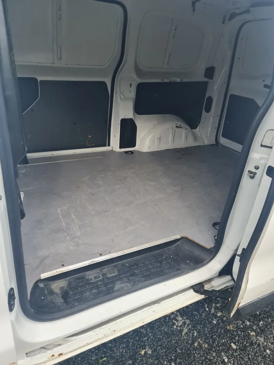 WOULD MAKE A FABULOUS CAMPERVAN - Image 2