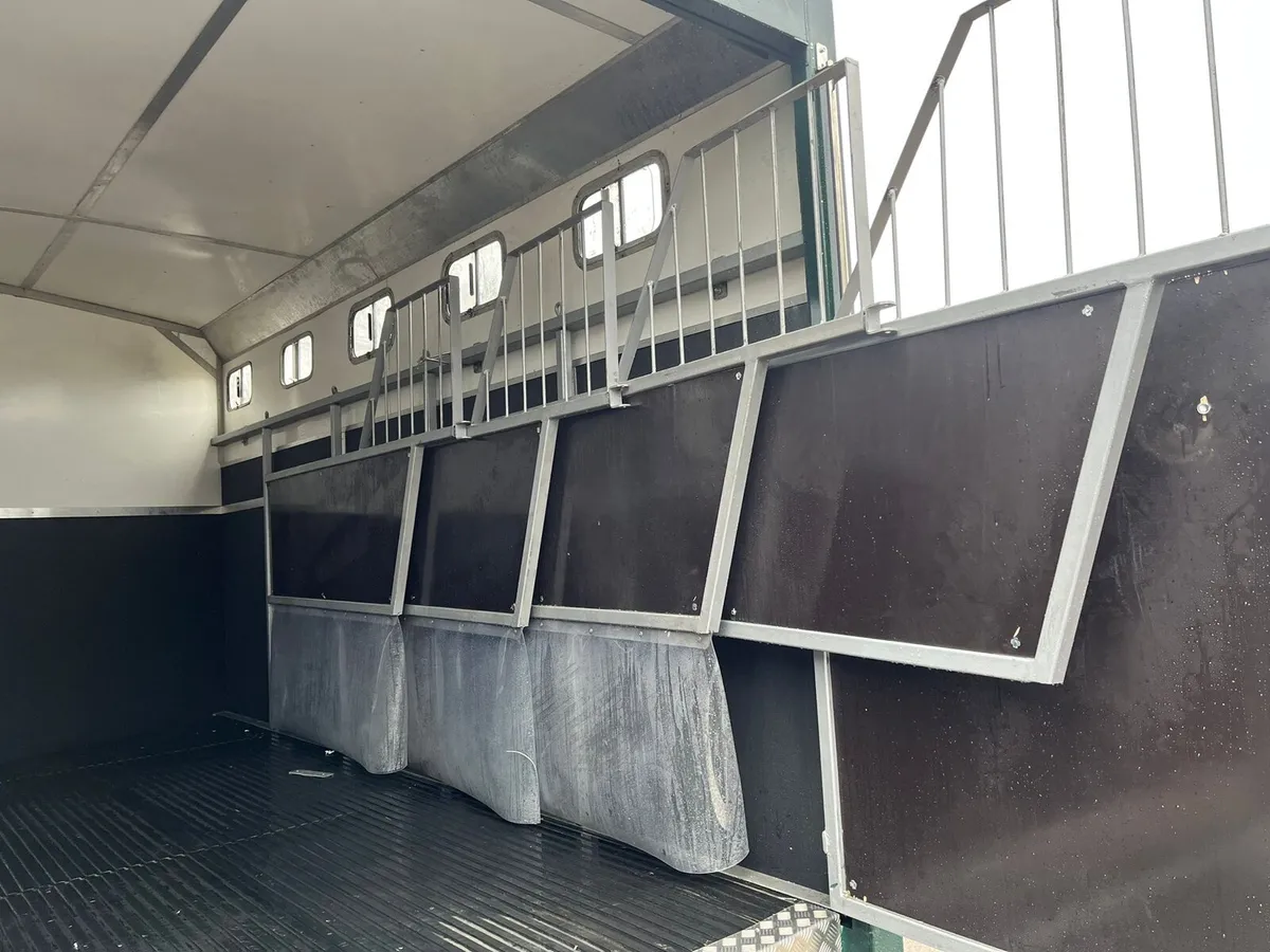 Horse box - Image 2
