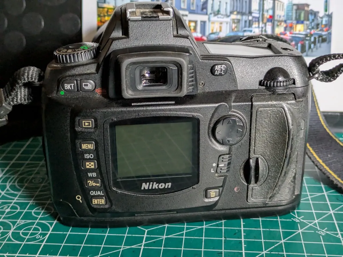 Nikon D70 6MP CCD🌈 sensor DSLR camera - Image 4