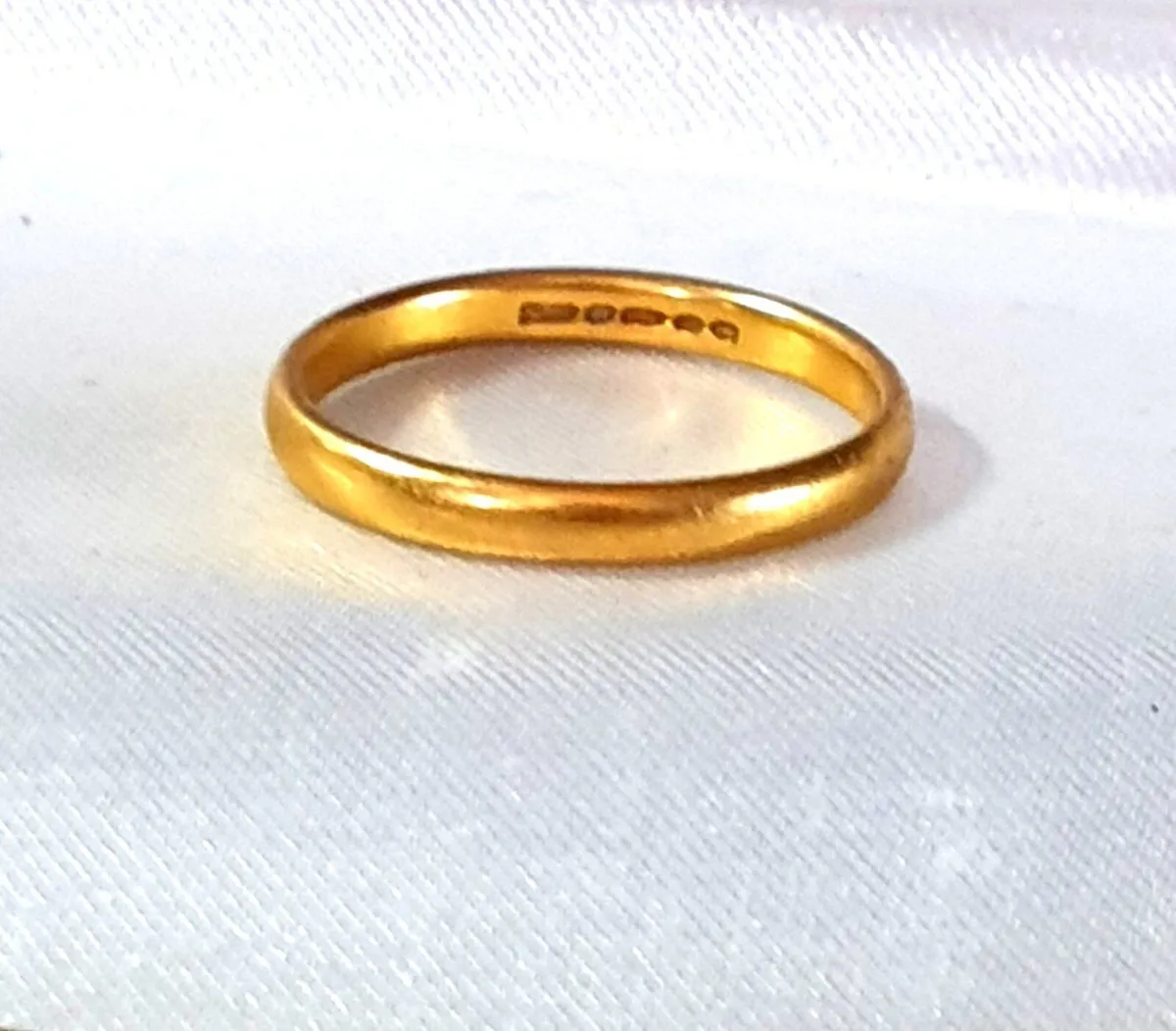 Vintage 18ct Gold Wedding Ring - Image 1