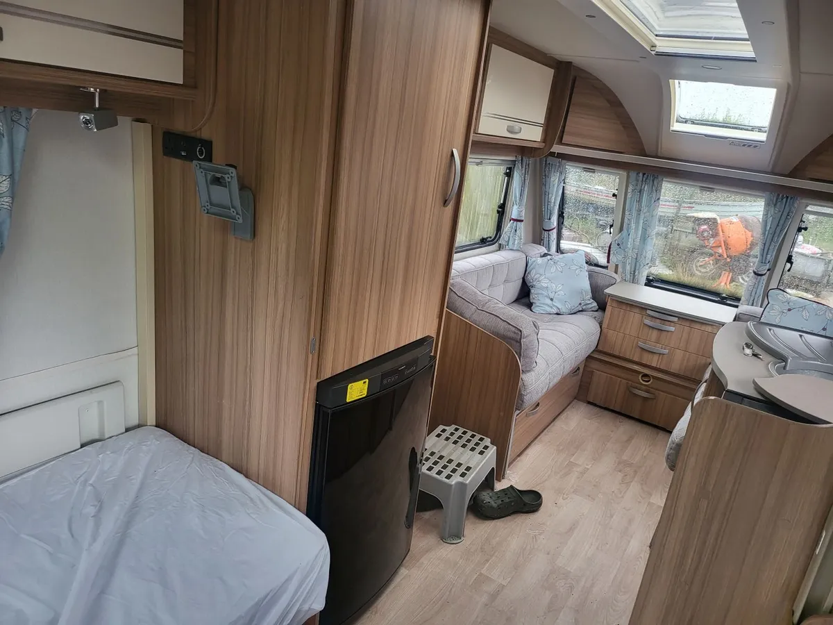 BEST VALUE 2019 CARAVAN 2 SINGLE BEDS END BATHROOM - Image 3