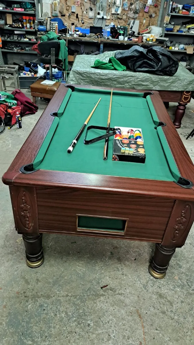 Pool table - Image 1