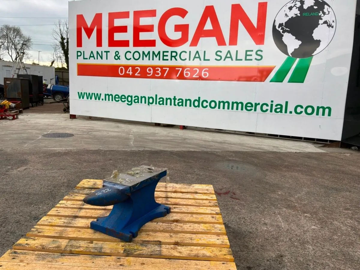 UNUSED / NEW   CAST IRON ANVIL......90kg.......349 - Image 2