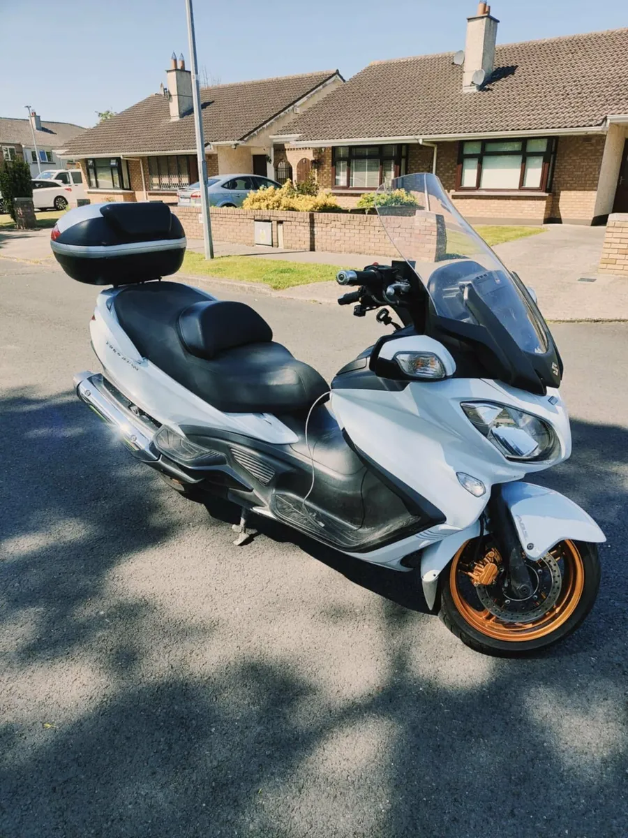 Suzuki Burgman 650 Exclusive - Image 1