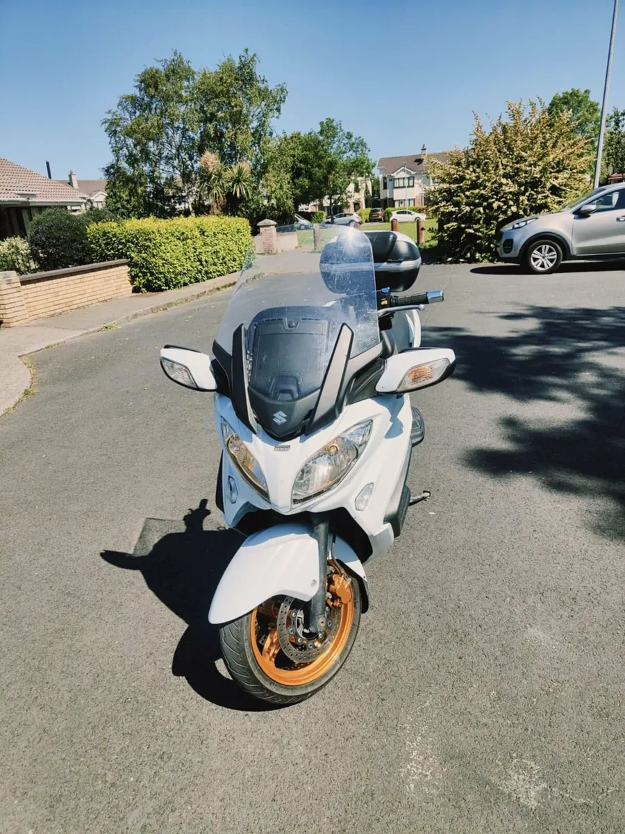 Suzuki Burgman 650 Exclusive - Image 2