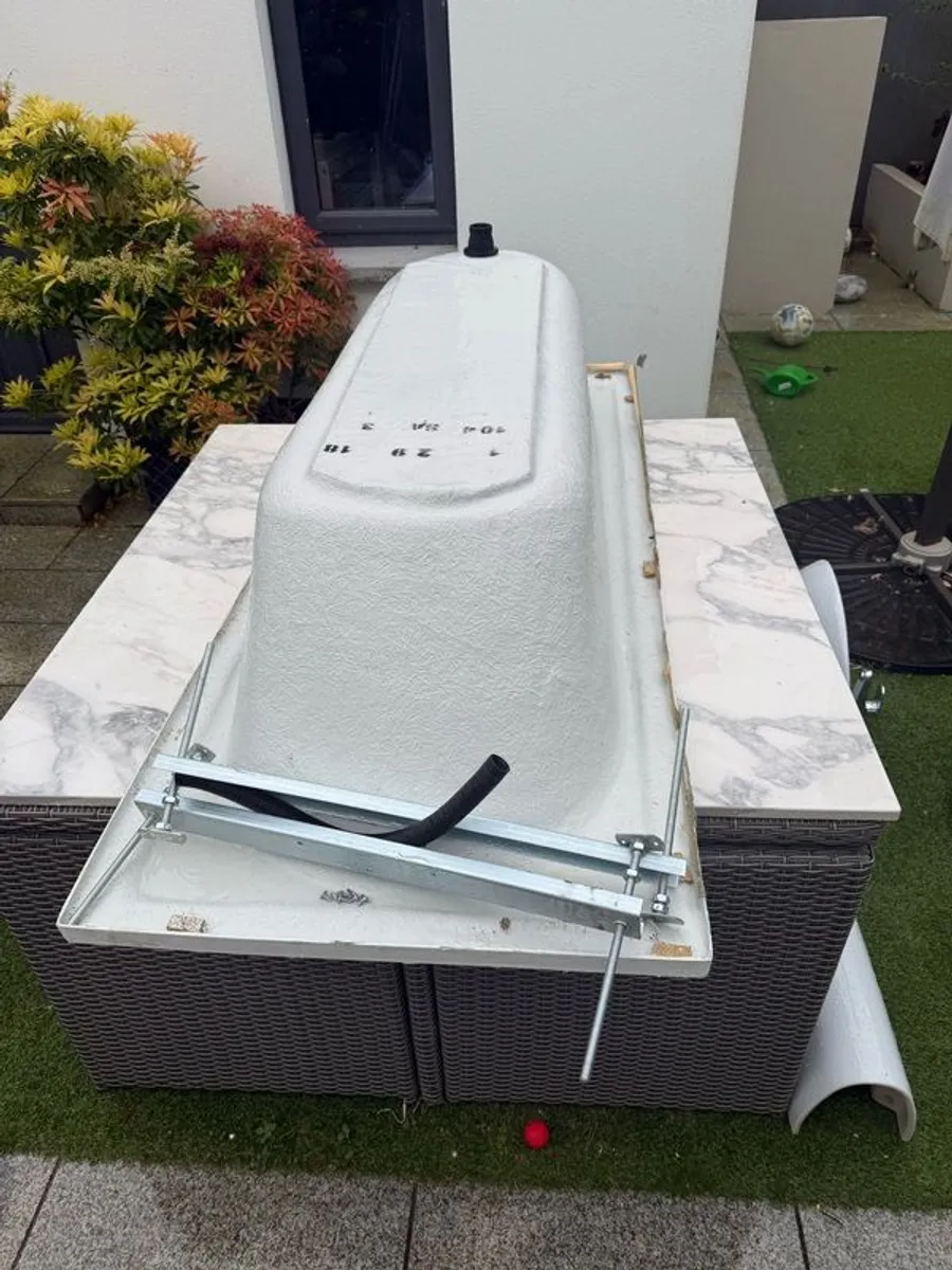 bath and taps for sale - Image 2