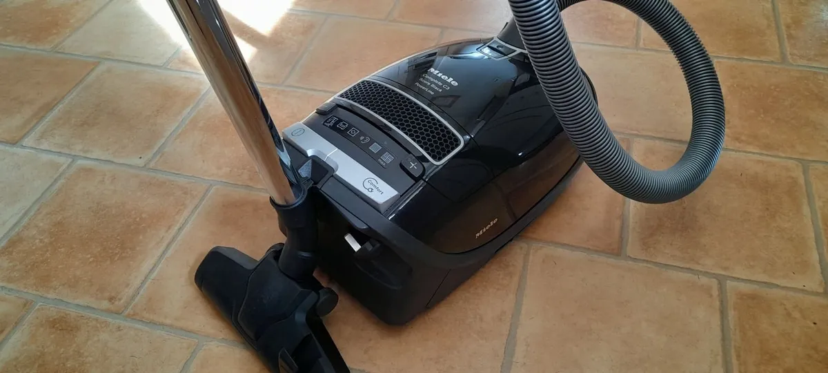 Miele vacuum cleaner - Image 3