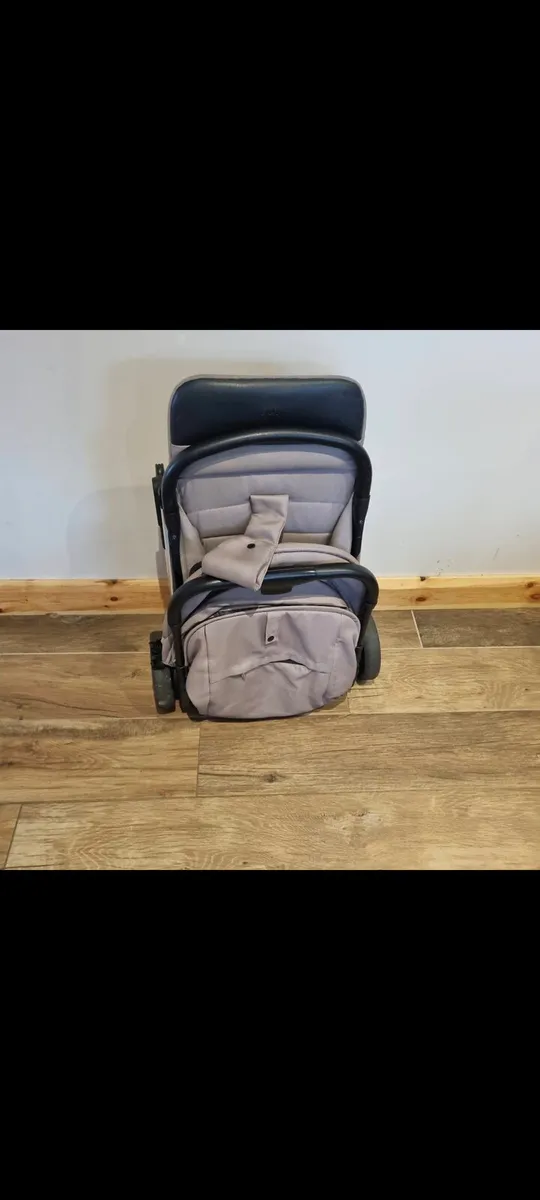 Compact Travel Stroller - Image 3