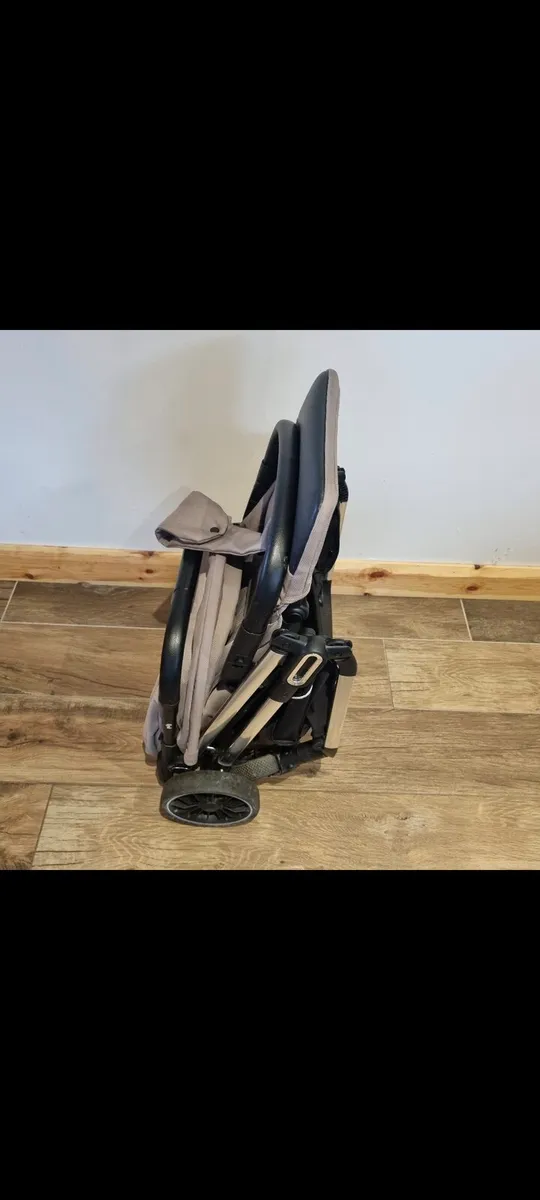 Compact Travel Stroller - Image 4