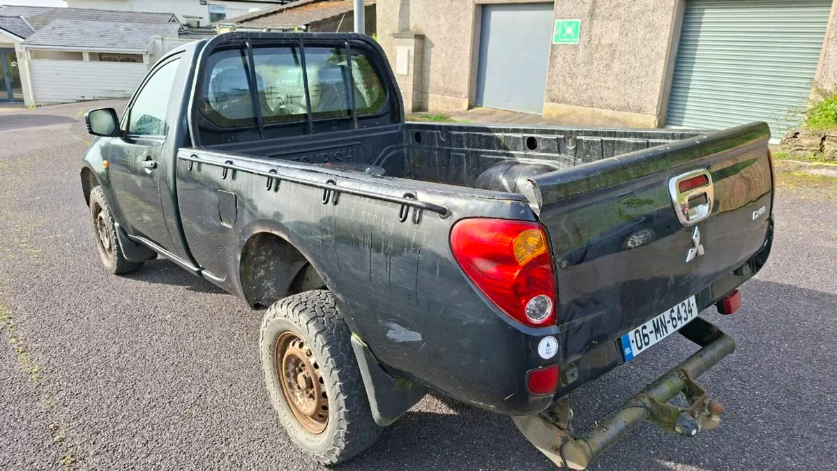 Mitsubishi L200 4x4 - Image 4