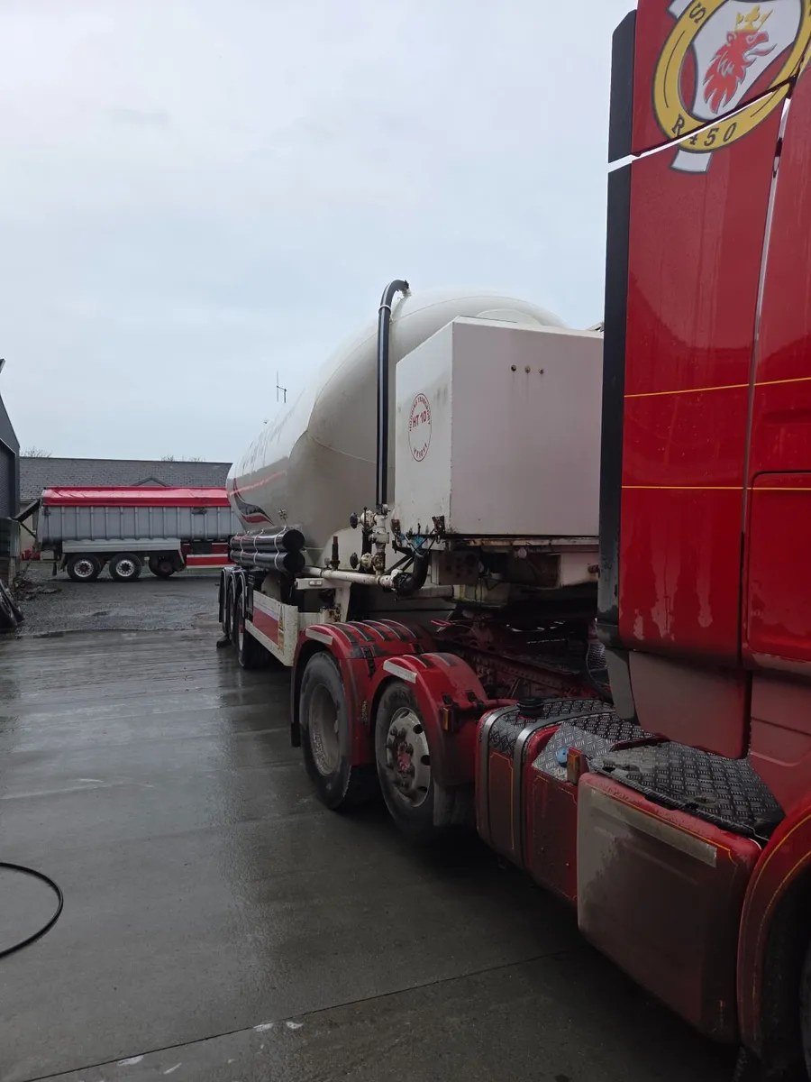 Cement tanker - Image 3