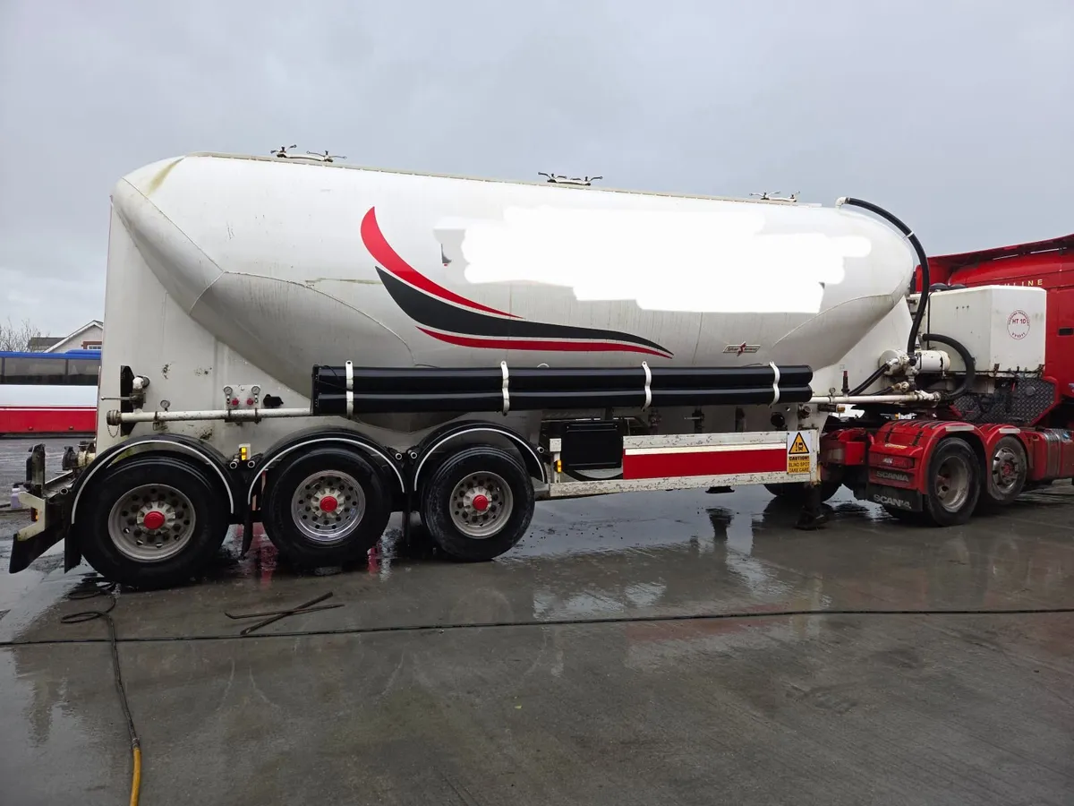 Cement tanker - Image 4