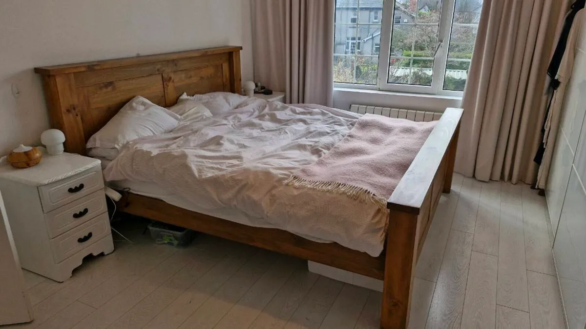 Superking wooden bedframe - Image 3