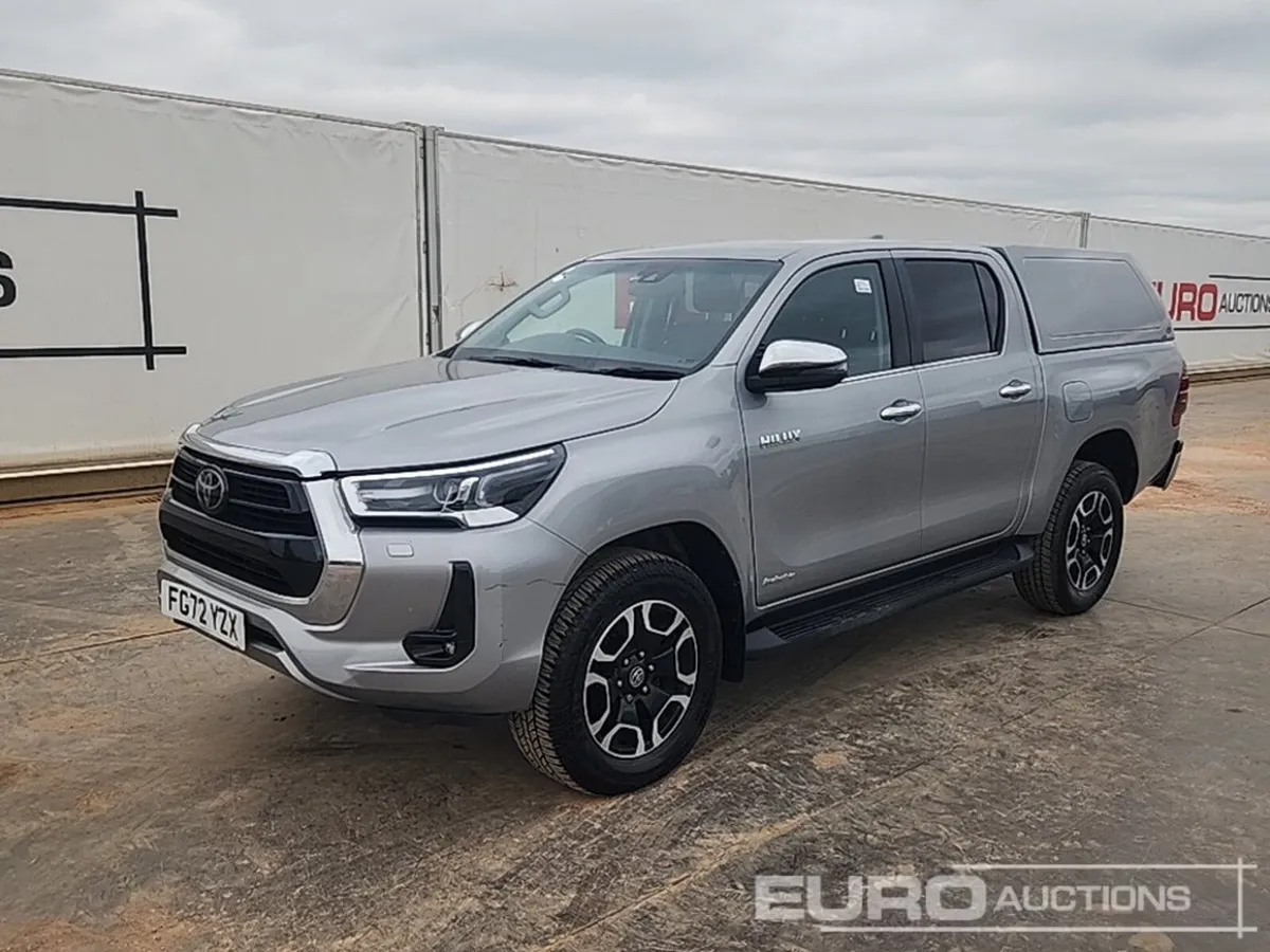 2023 Toyota Hilux Invincible - Image 3