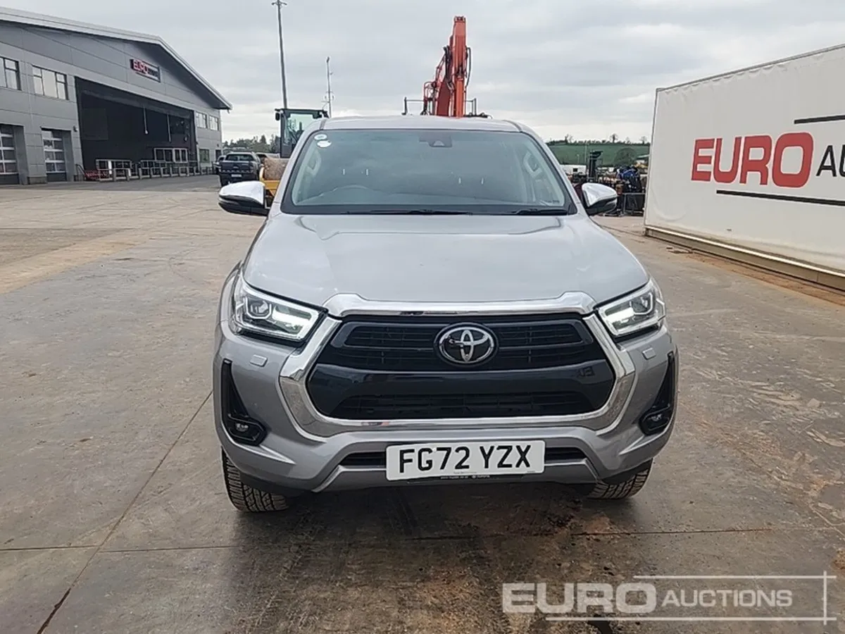 2023 Toyota Hilux Invincible - Image 2