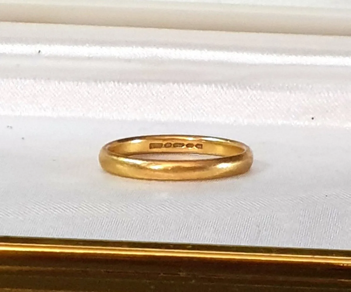 Vintage 9ct Gold 'Levi & Salaman' Wedding Ring - Image 3