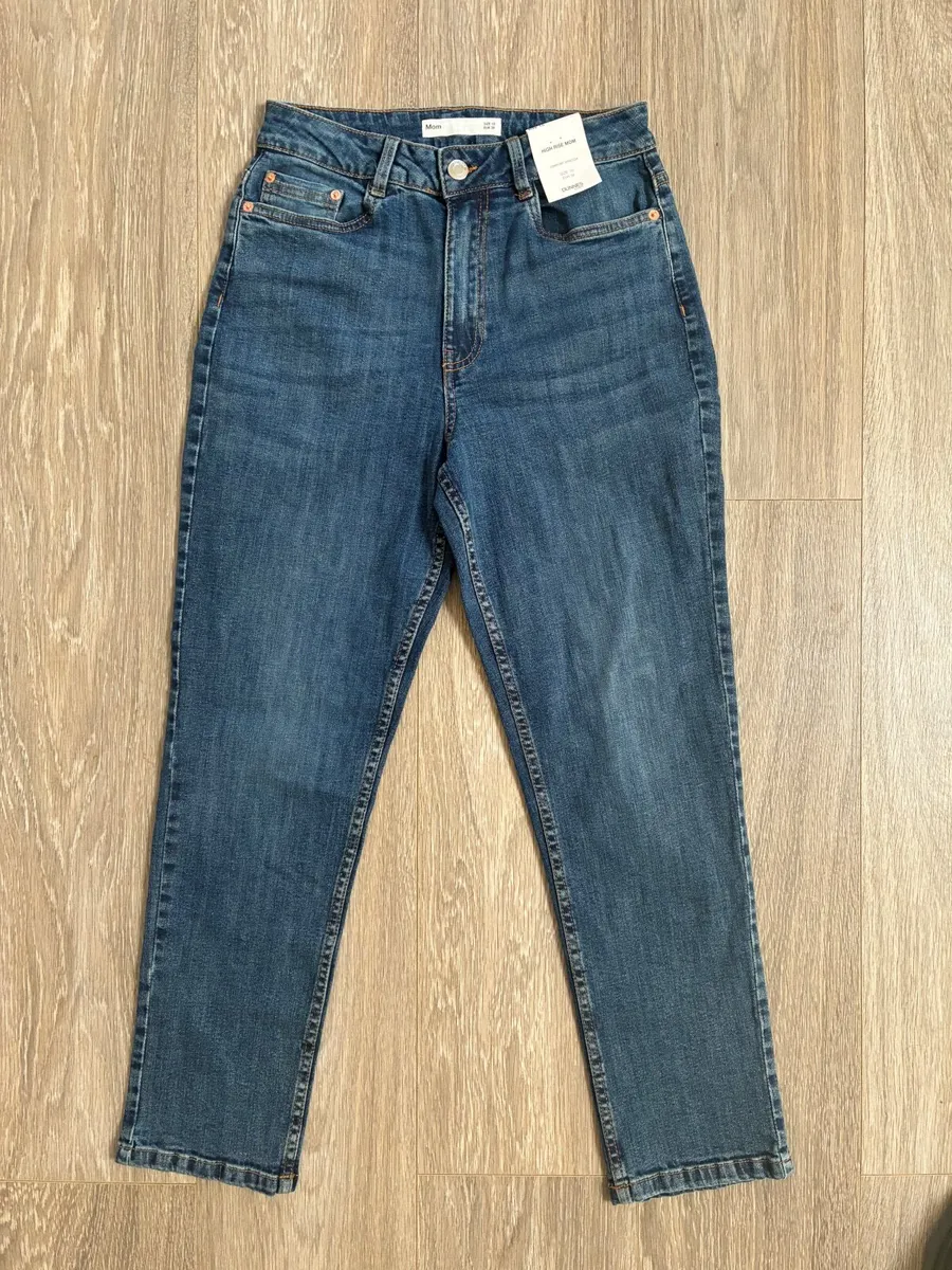 NEW Blue High Rise Mom Jeans: Size 10 - Image 1