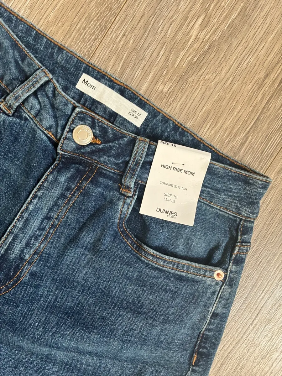 NEW Blue High Rise Mom Jeans: Size 10 - Image 2