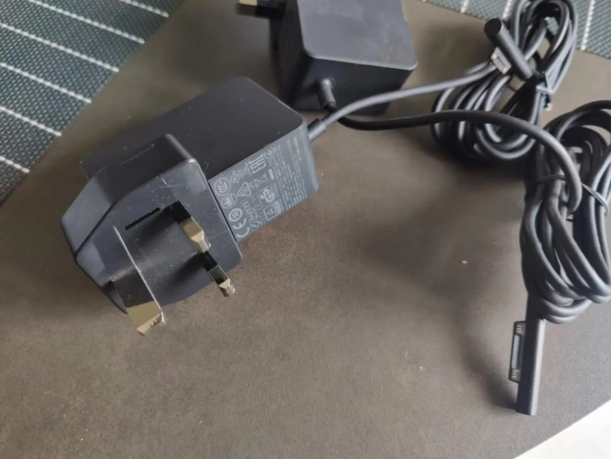 Genuine Microsoft Surface Adapter Charger 24W GO - Image 4