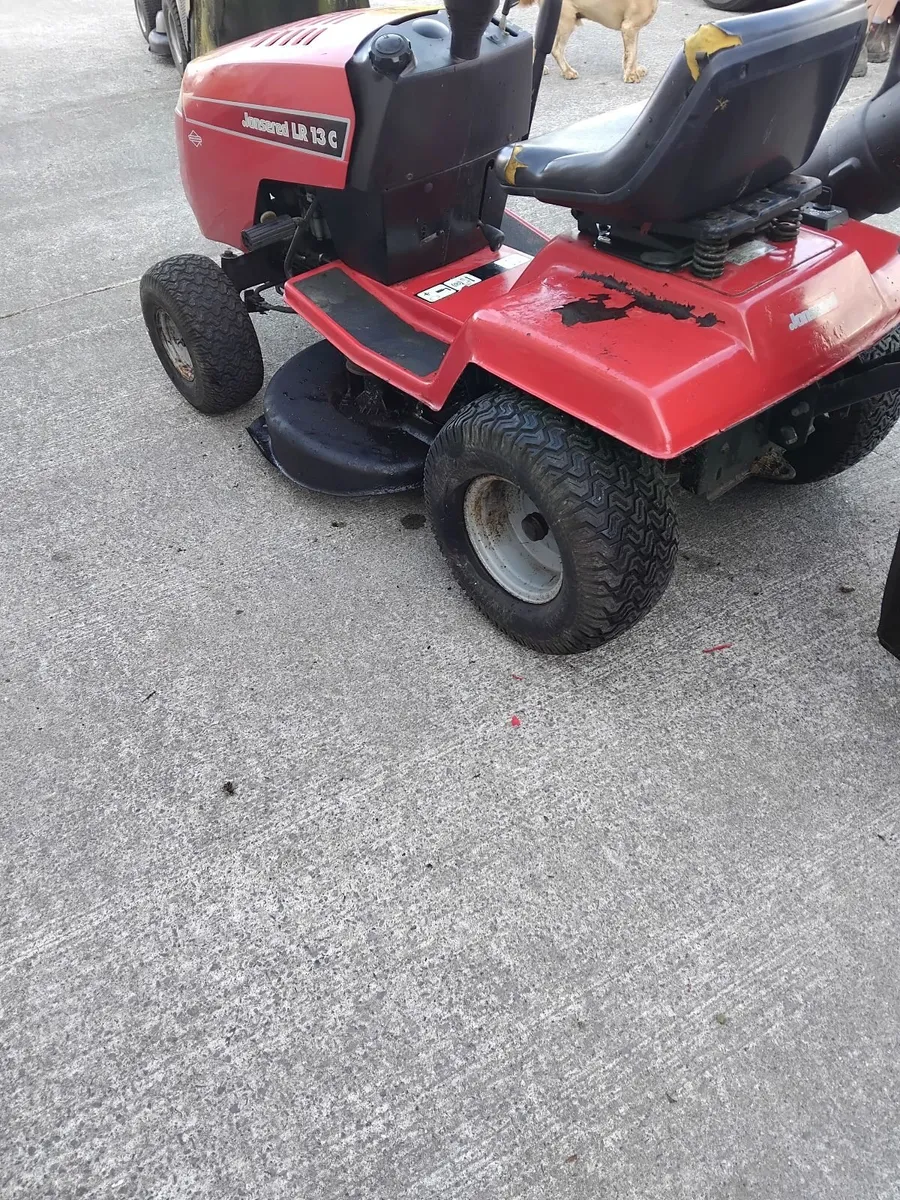 Jonsered ride on mower running well priced - Image 4