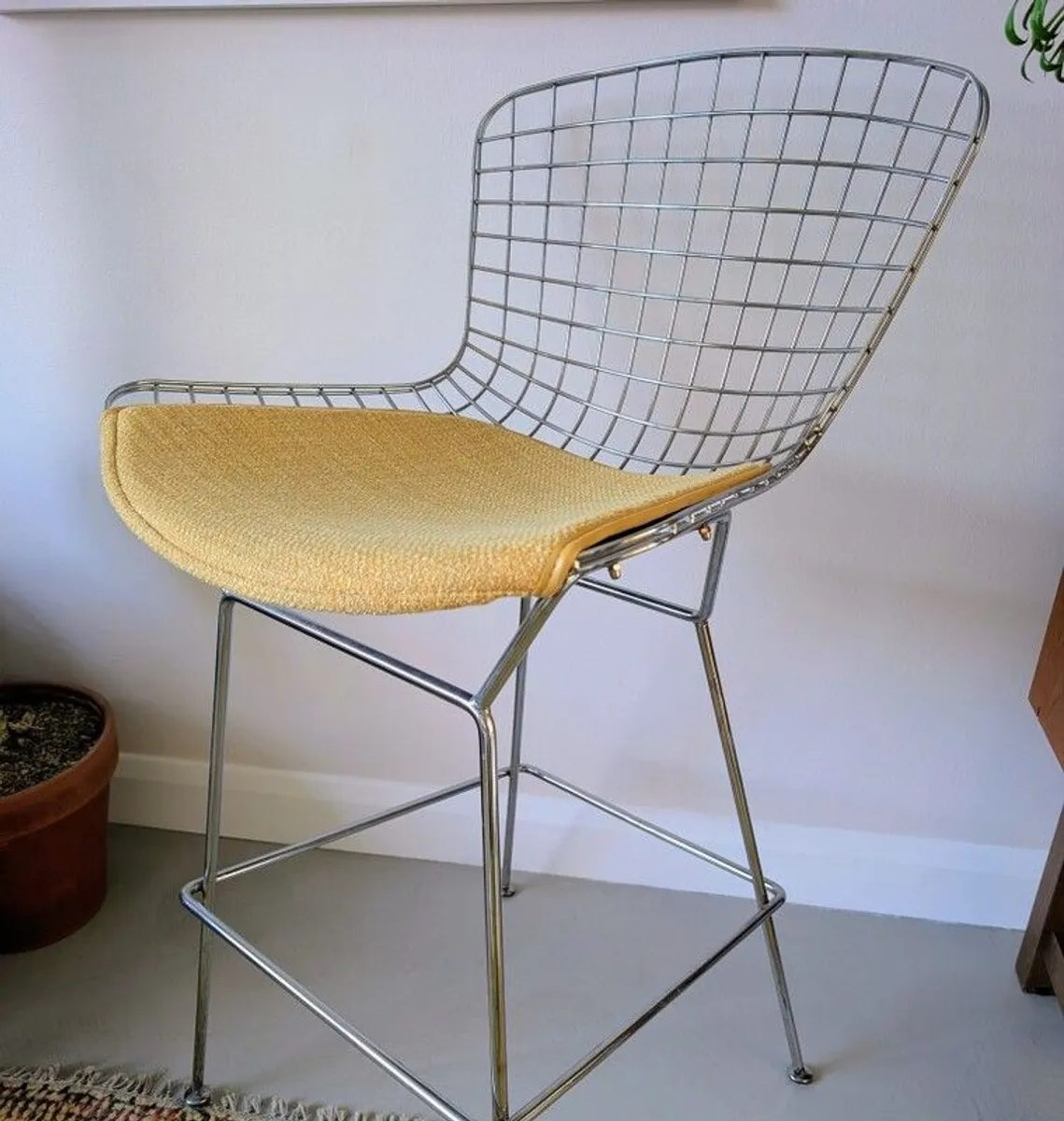 Pair of Bertoia style wire bar stool - Image 2