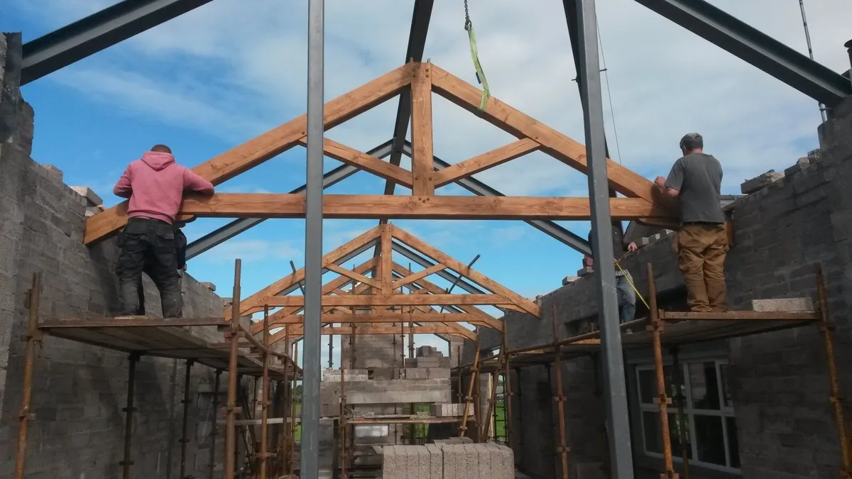 Feature Roof Trusses. - Image 4