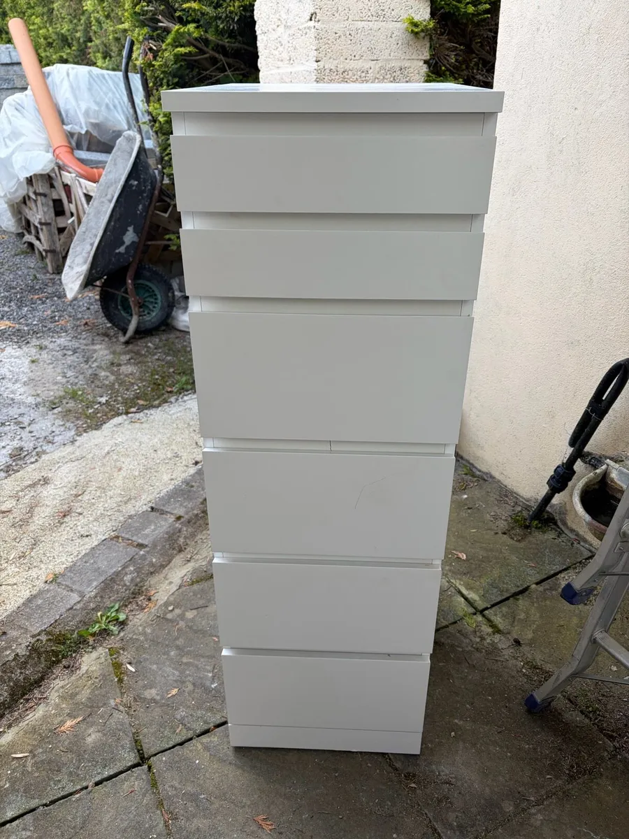 Bedroom drawer unit - Image 1