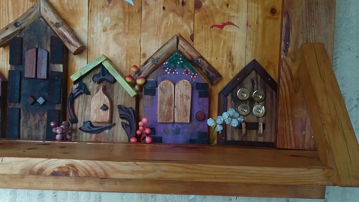 Rustic hobbit doors floating shelf/display - Image 4