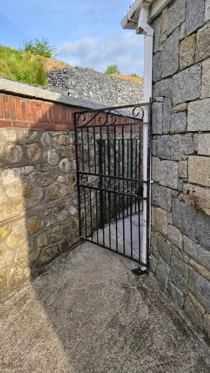Side gate - Image 2