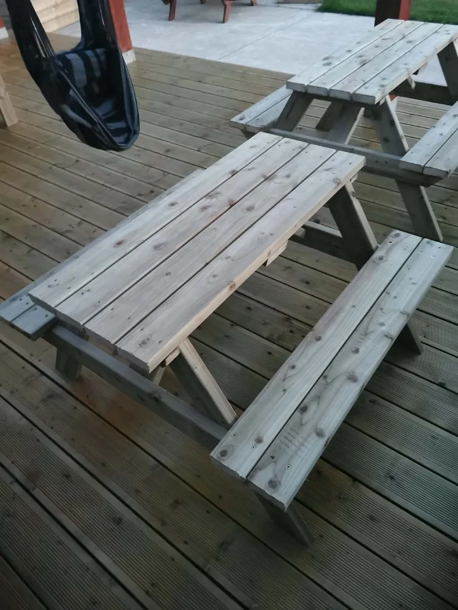 Kids size picnic bench - Image 1