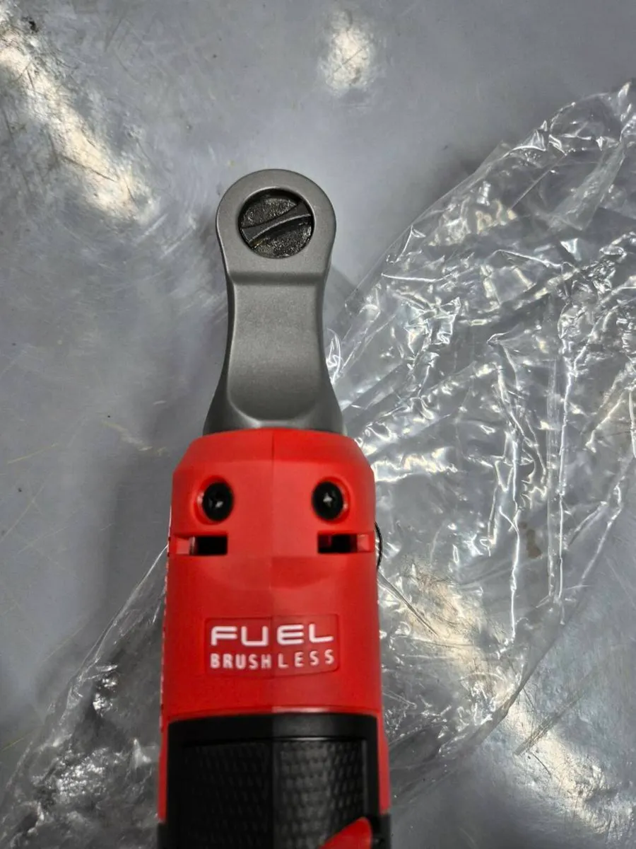 Milwaukee M12 Fuel 3/8' Ratchet Body - Image 2