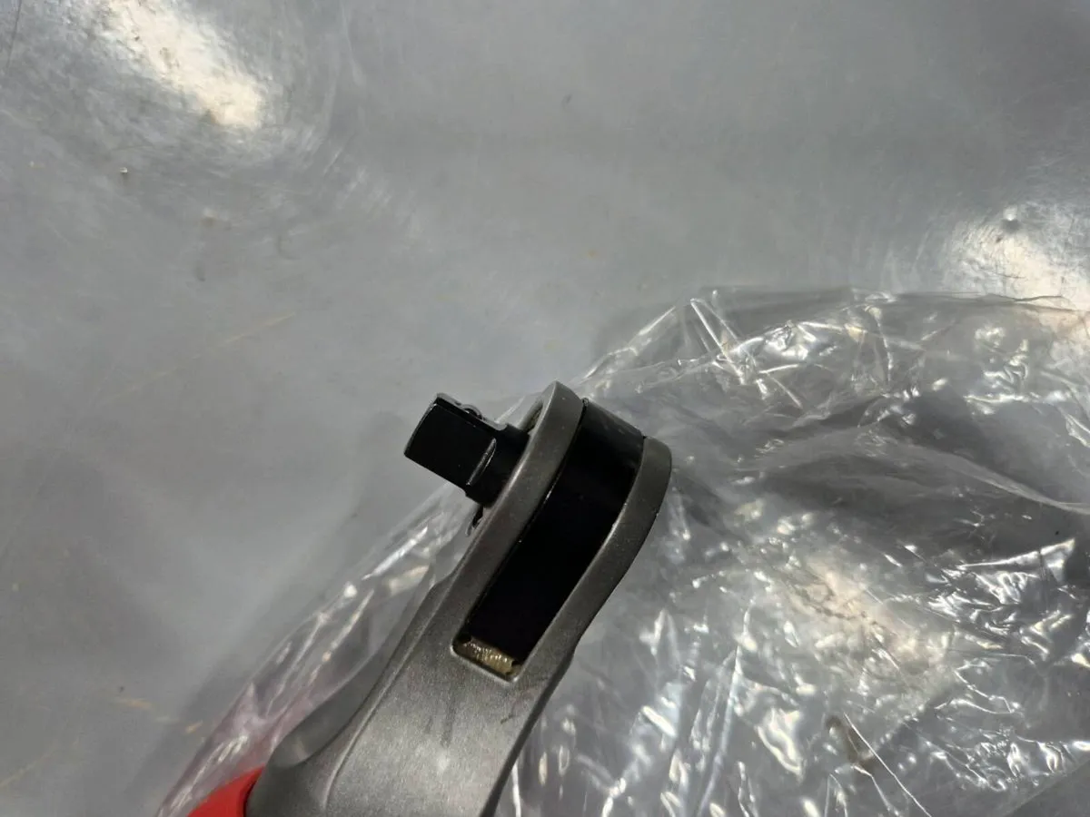 Milwaukee M12 Fuel 3/8' Ratchet Body - Image 3