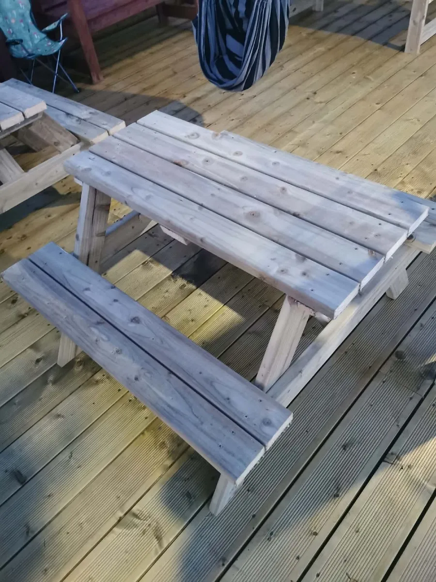 Kids size picnic bench - Image 3