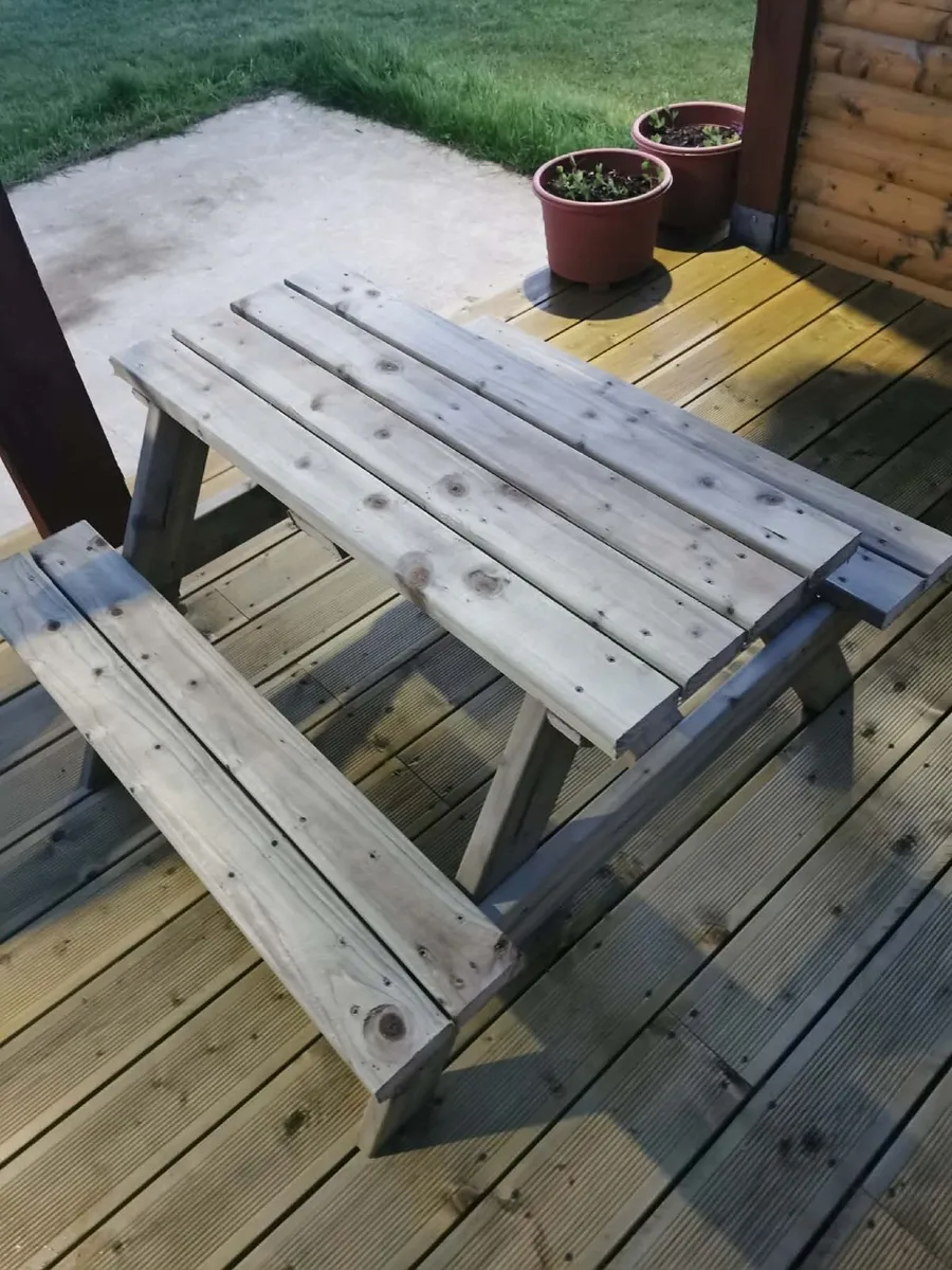 Kids size picnic bench - Image 2