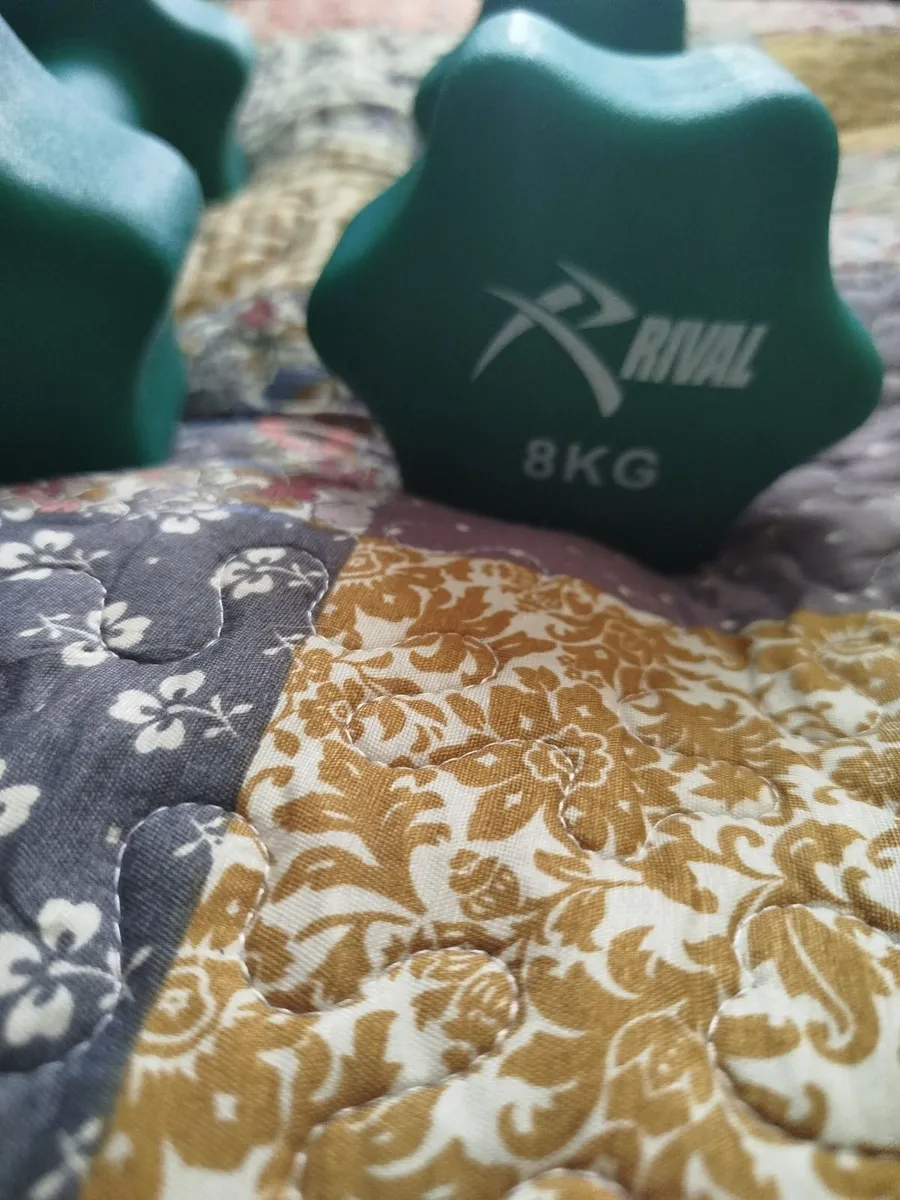 Set of 2 dumbells  8kg - Image 2