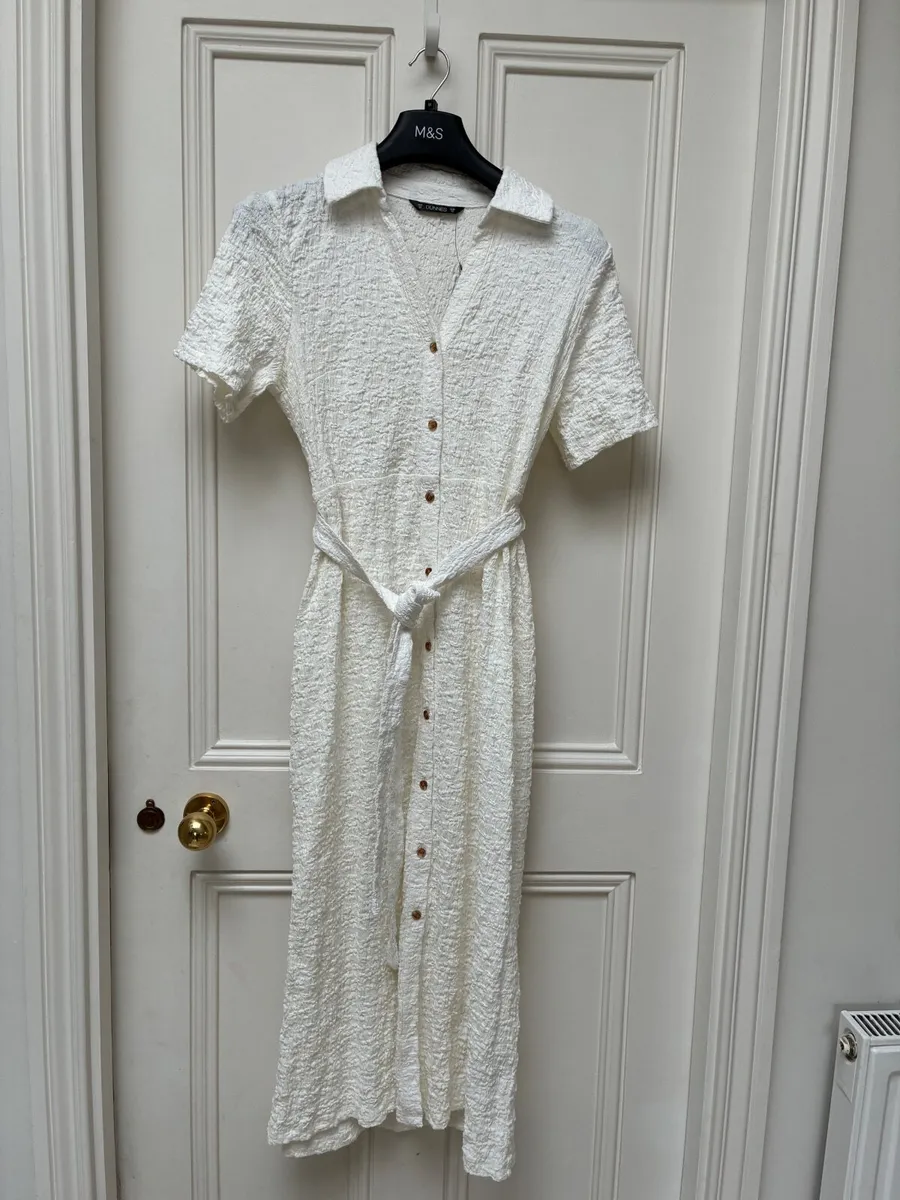 NEW Ladies White Textured Dress: M - Image 1