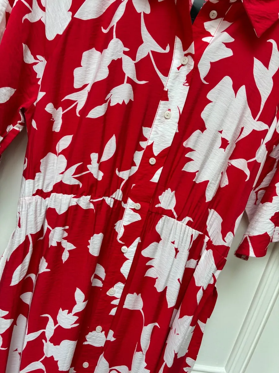 NEW Ladies Red Floral Summer Dress: 12 & 14 - Image 3